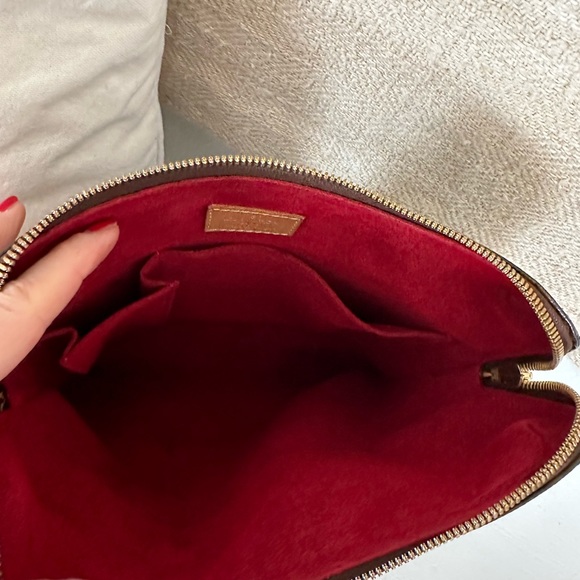 Authentic Louis Vuitton Handbag with red velvet lining. - Picture 4 of 6